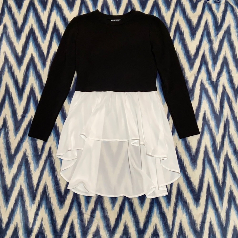 Long sleeve black and white high low top with chiffon bottom